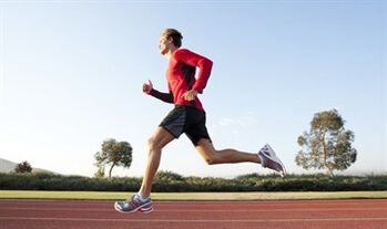 الجري هو تمرين رائع لتحسين قوة الرجل. 