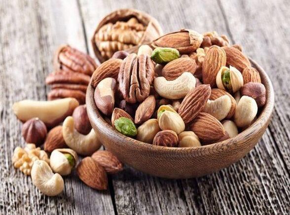 المكسرات مفيدة للسلطة